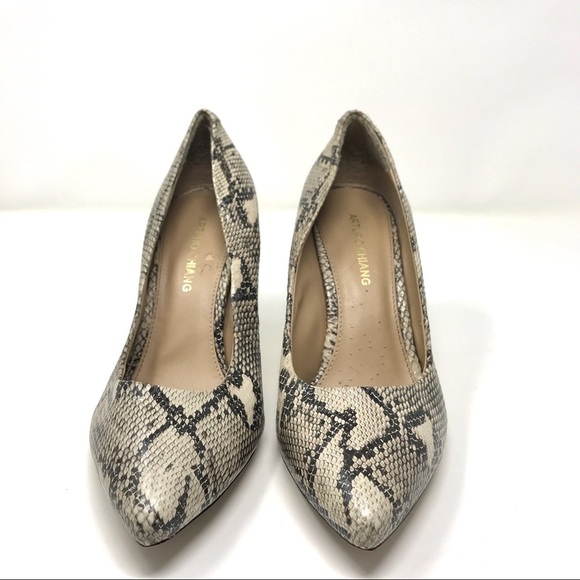 Arturo Chiang Ivory/Black Snakeskin Pumps Size 9.5 - Picture 2 of 8